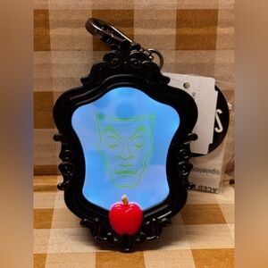 NWT Disney Villains Evil Queen Mirror Light Up Pocketbac Keychain